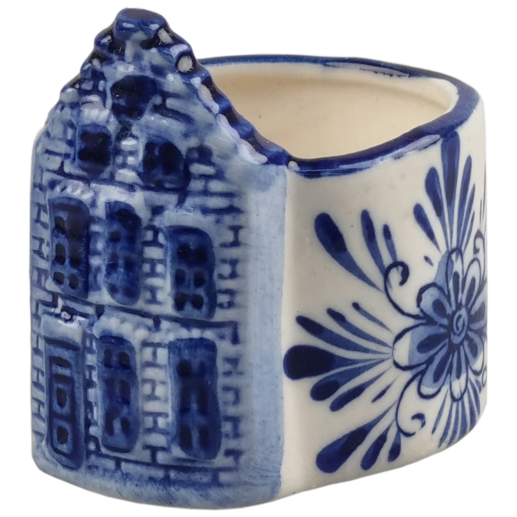 Potje met relief huis bl.
