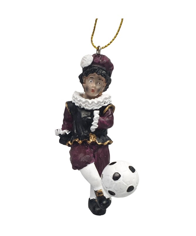 Roetveeg Piet met voetbal