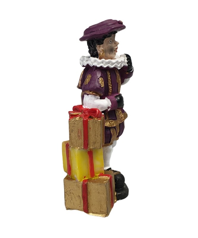Roetveeg Piet staand met pakjes