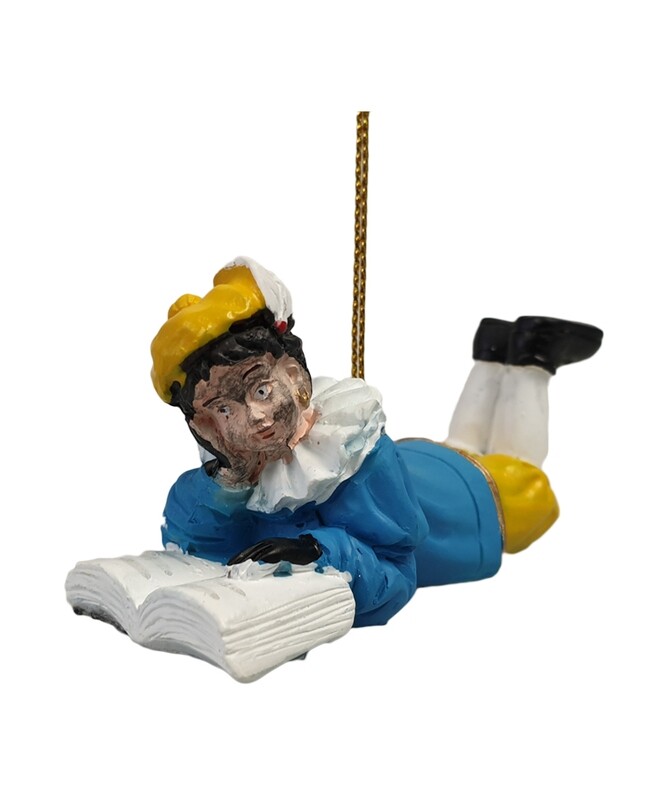 Roetveeg Piet liggend met boek