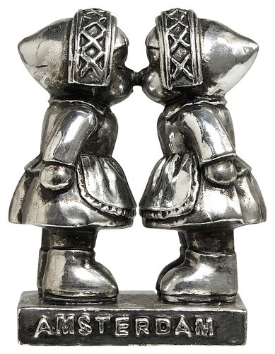 Amsterdam Kussende meisjes zilver 7.5 cm