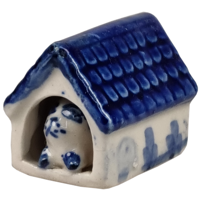 Delfts blauwe hond in hok