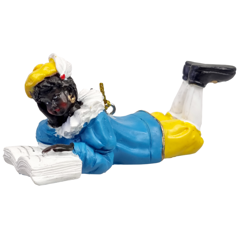 Zwarte Piet liggend met boek