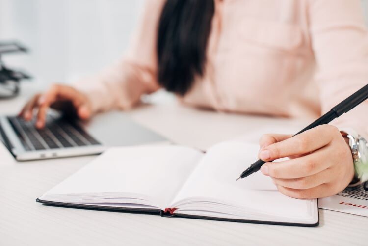 Writing Compare and Contrast Essay – A 2021 Guide