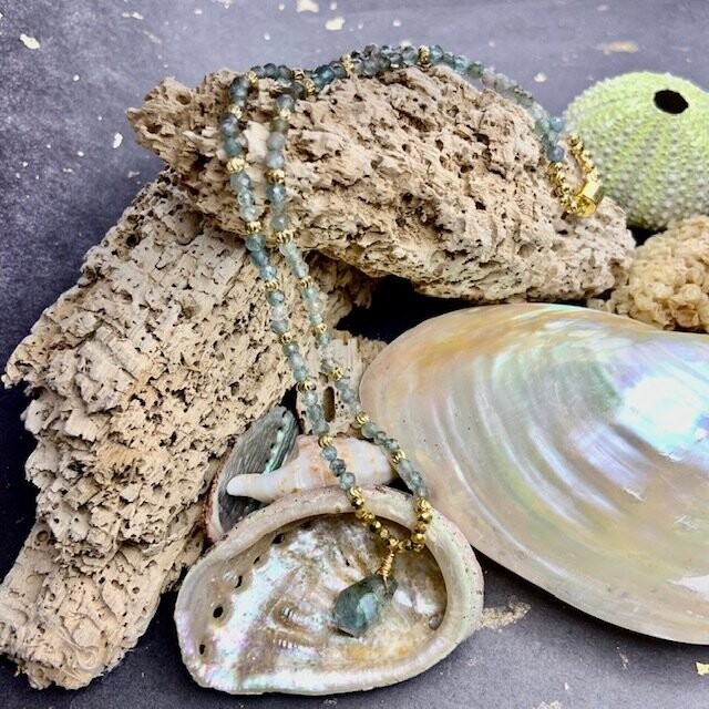 Anglet labradorite
