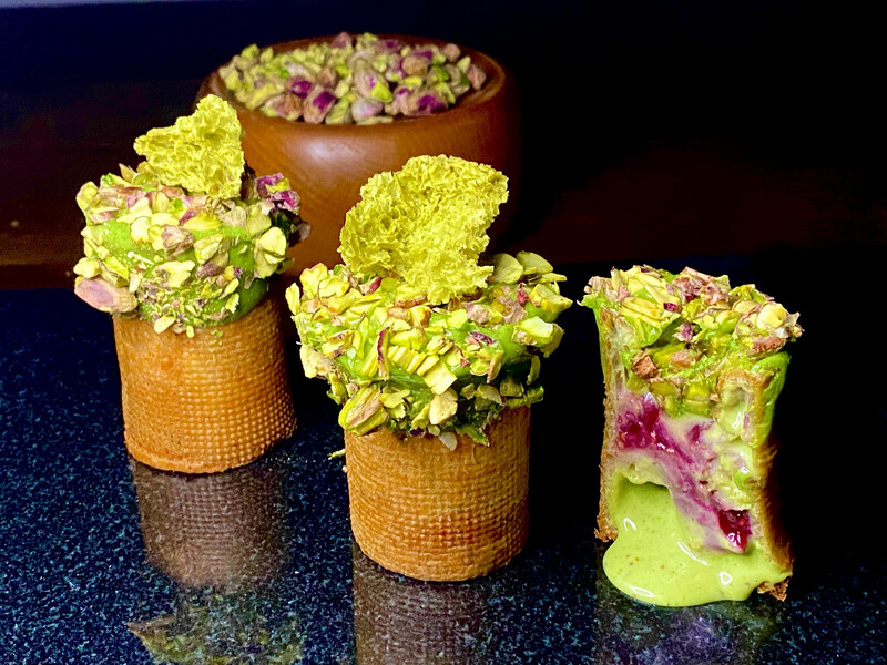 4 x Pistachio and Raspberry Mini Eclair ?