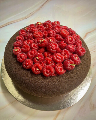 The Dark Chocolate and Raspberry Cake The Dark Chocolate and Raspberry Cake