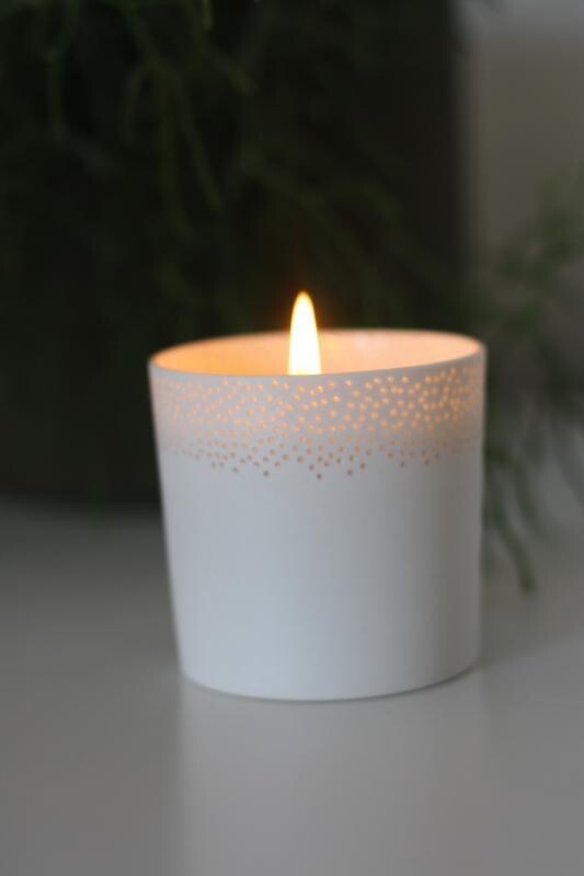 Candele profumate contenitore in porcellana 130g Candele profumate contenitore in porcellana 130g
