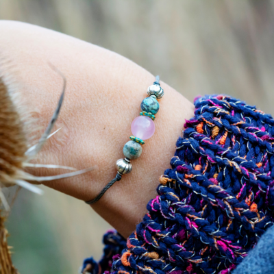 Pulseras de hilo variadas