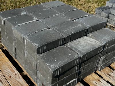 9" x 6" Colonial Cobble in Raven Paver