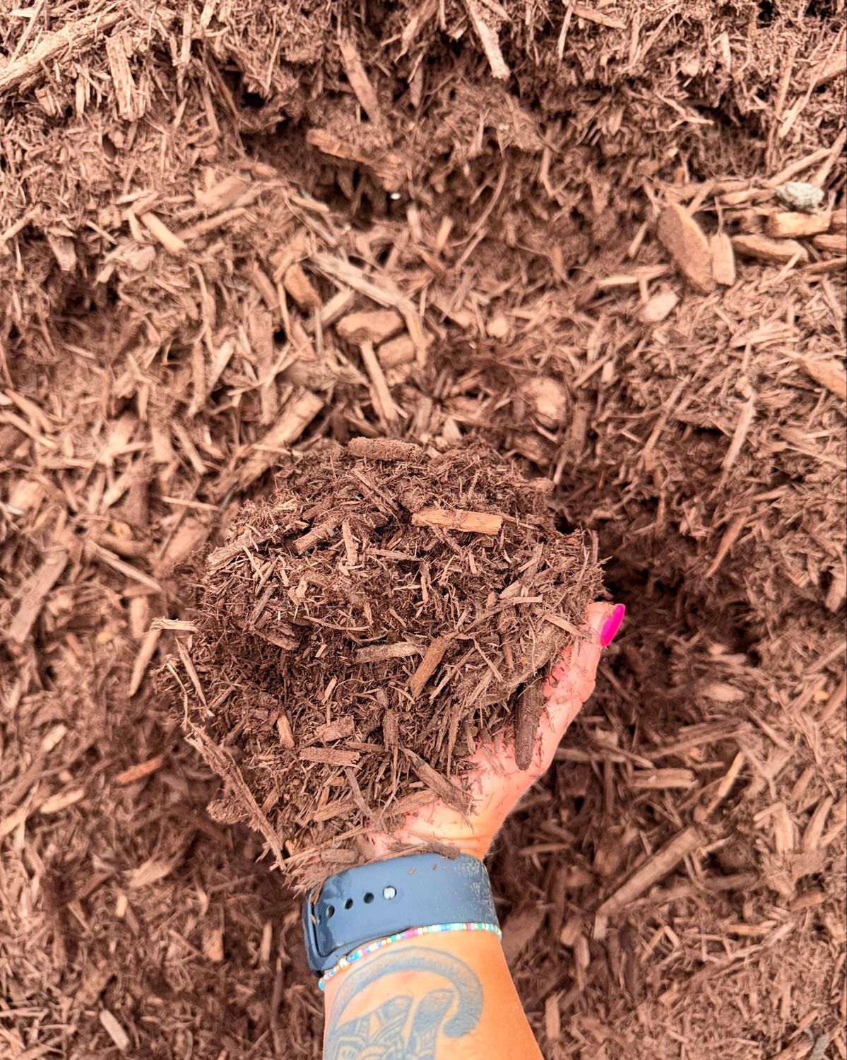 Premium Dyed Brown Hardwood Mulch