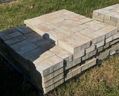 Stone Ridge in Travertina Pavers