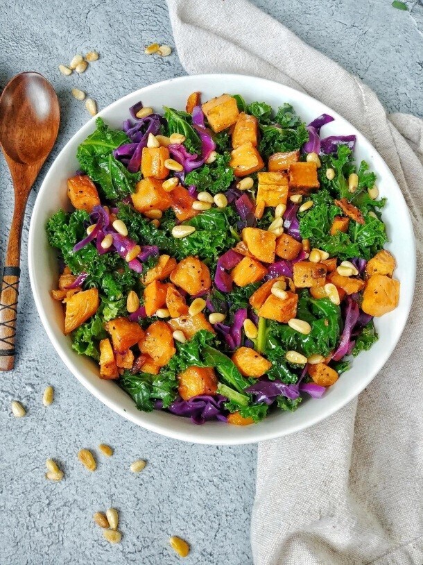 Salad cải xoăn và khoai lang