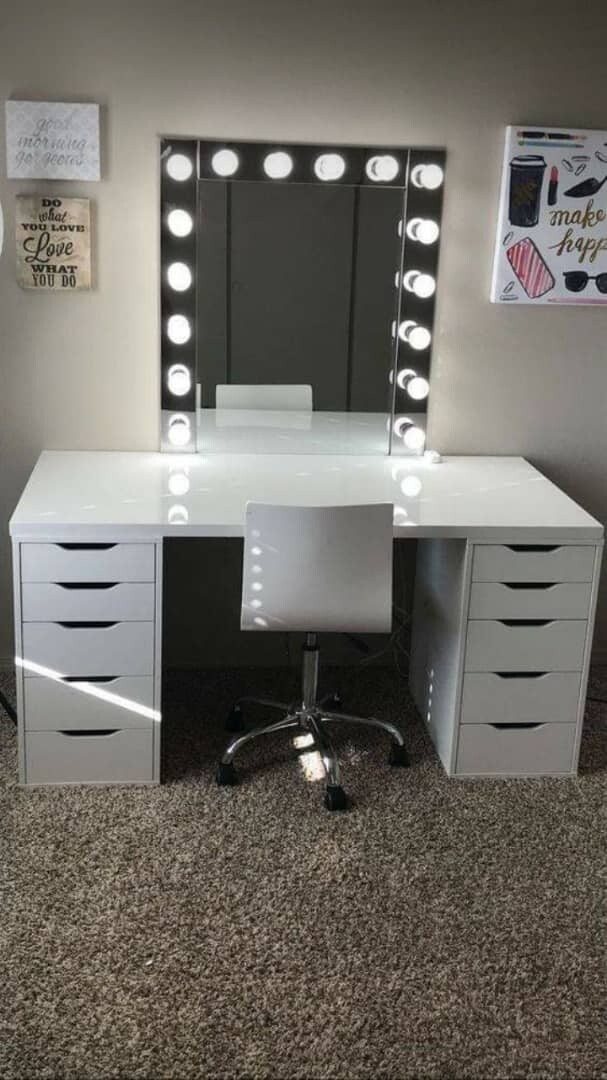Luxurious dressing mirror