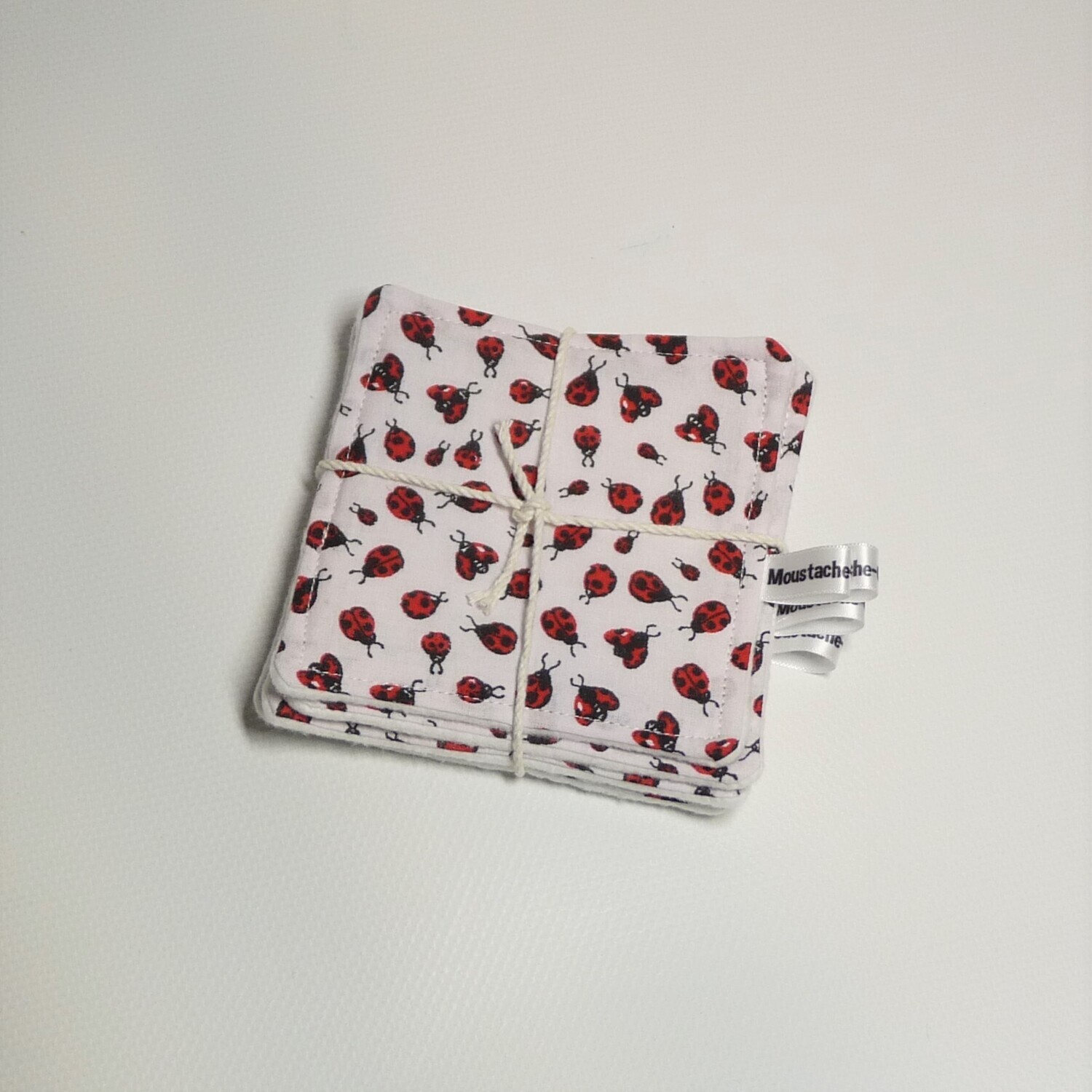 LINGETTES LAVABLES Soizic / Lot de 4 - Coccinelle Lot de 4 lingettes lavables et démaquillantes Soizic fait main par Moustache Créations