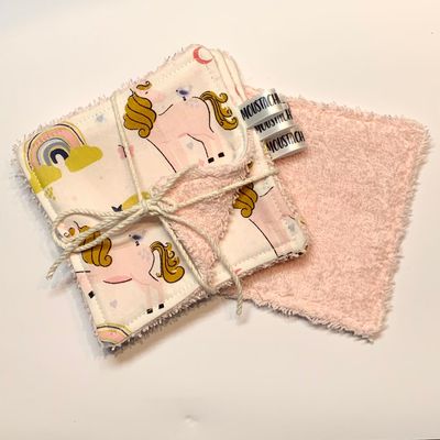LINGETTES LAVABLES Soizic / Lot de 4 - Licorne rose Lot de 4 lingettes lavables et démaquillantes Soizic fait main par Moustache Créations