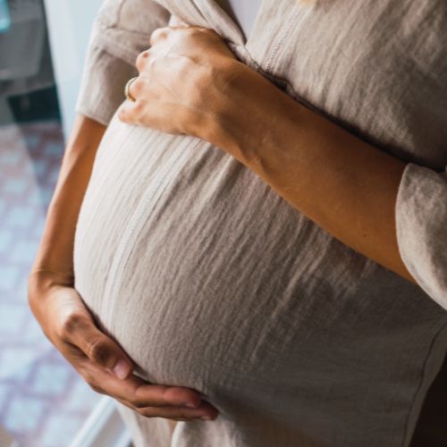 How to choose maternity clothing &amp; maternity cosmetics that protect and honor you