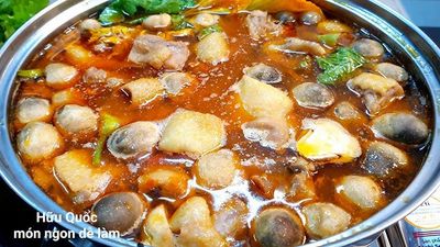 A23: Gà Thái – Hühnersuppentopf auf thai. Art (Kartoffel, Karotten, Champignon, Curry-Kokos-Sauce) + Reisnudel A23: Gà Thái – Hühnersuppentopf auf thai. Art (Kartoffel, Karotten, Champignon, Curry-Kokos-Sauce) + Reisnudel