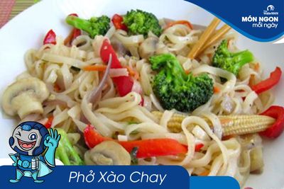 A12: Phở xào rau – Reisbandnudeln angebraten mit Gemüse, vegan