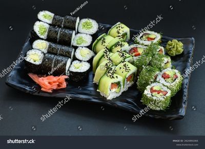 Maki Set 1: vegan - 8 Stk Mango-Avocado, 6 Avocado, 6 Gurke Maki Set 1: vegan - 8 Stk Mango-Avocado, 6 Avocado, 6 Gurke