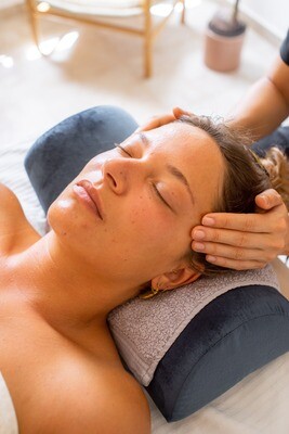 Pack Bliss: Back, Neck and Head Massage &amp; Kobido and Guasha Facial