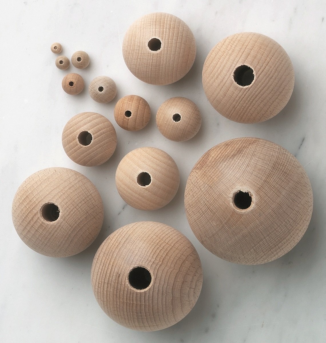 Holzkugeln, roh geschliffen, durchgebohrt 35 mm Ø Beutel zu 50 Stück