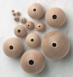 Holzkugeln, roh geschliffen, durchgebohrt 35 mm Ø Beutel zu 50 Stück Holzkugeln, roh geschliffen, durchgebohrt 35 mm Ø Beutel zu 50 Stück
