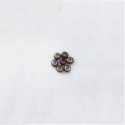 Tschechische Stickperlen Dose zu 100 g, 2,5 mm Ø irisierend grün / braun Tschechische Stickperlen Dose zu 100 g, 2,5 mm Ø irisierend grün / braun