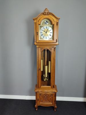 Liudviko XV stiliaus švytuoklinis laikrodis