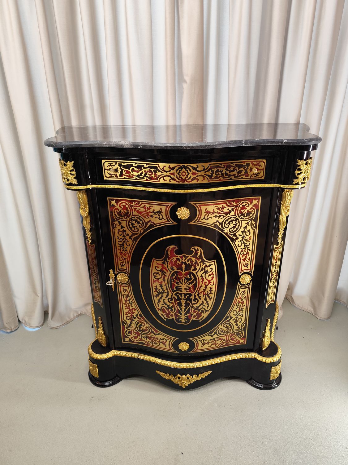 Boulle stiliaus komoda