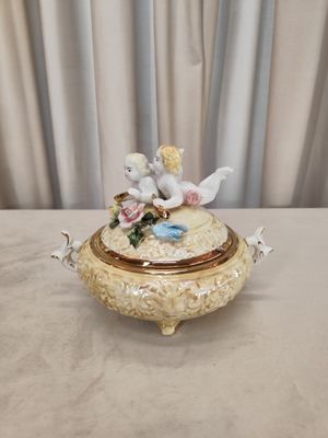 Itališka dėžutė su angeliukais