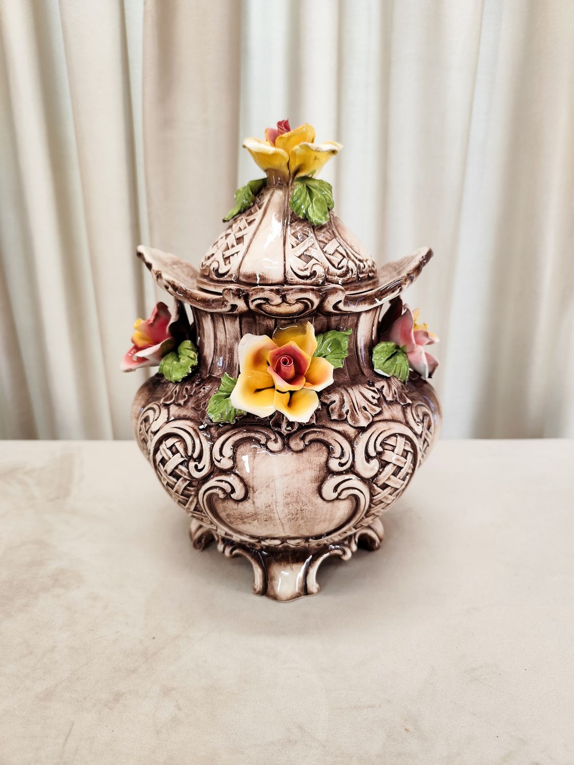 Itališkas &quot;Capodimonte&quot; indas
