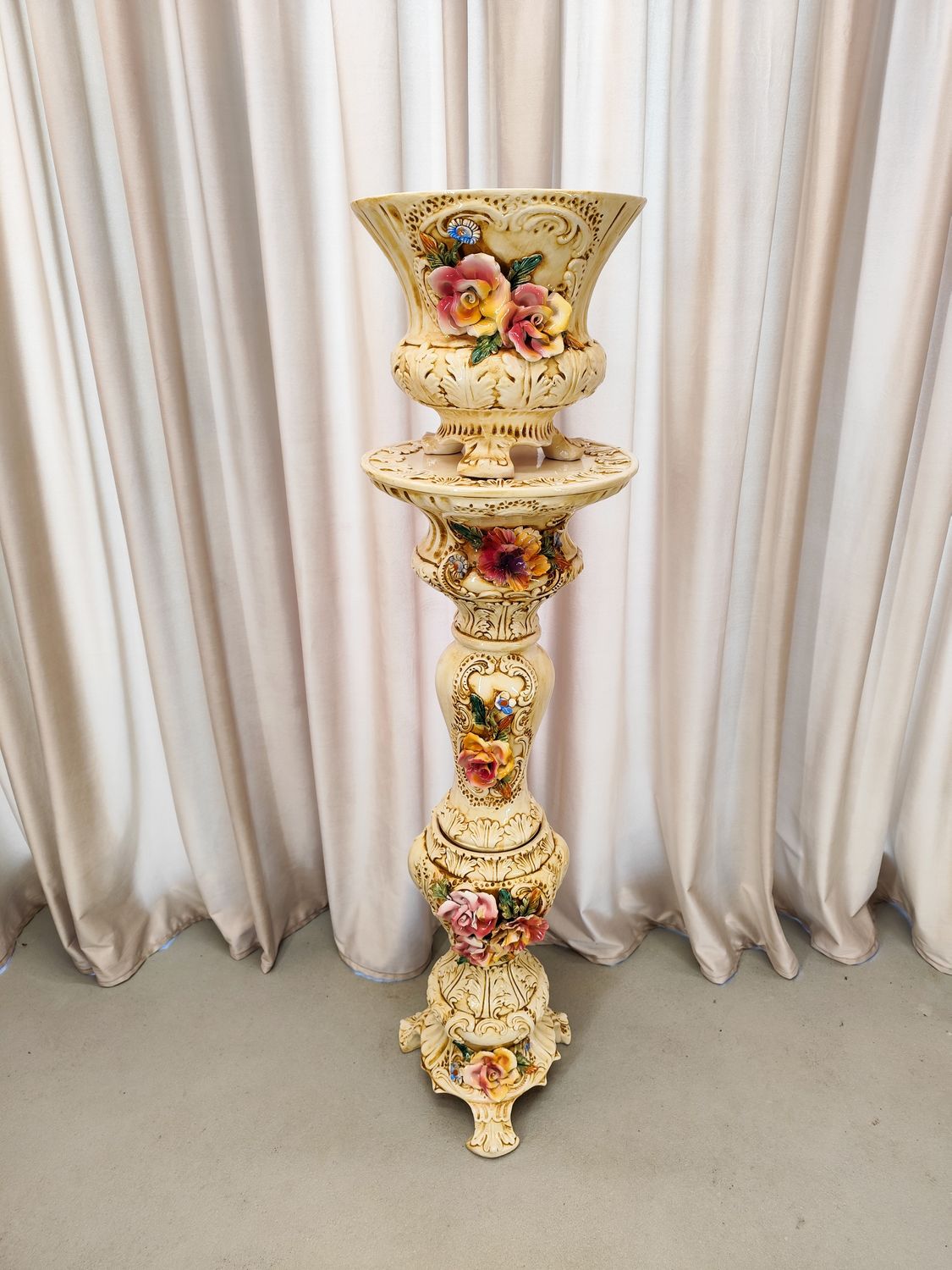 Itališkas &quot;Capodimonte&quot; vazonas su kolona