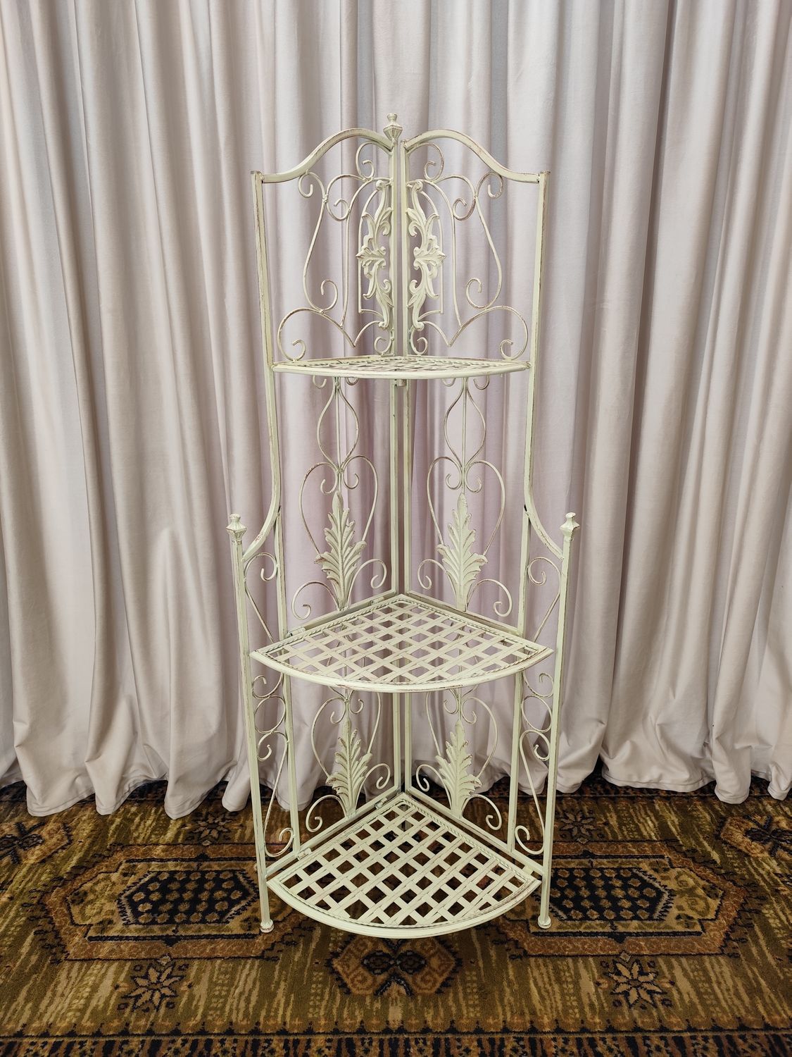 Metalinė kampinė lentyna