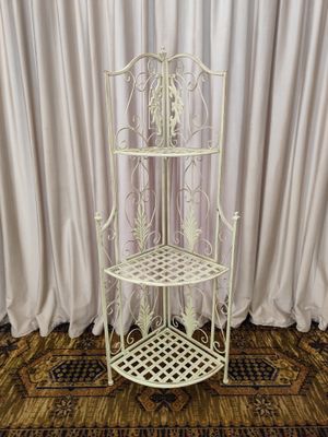 Metalinė kampinė lentyna