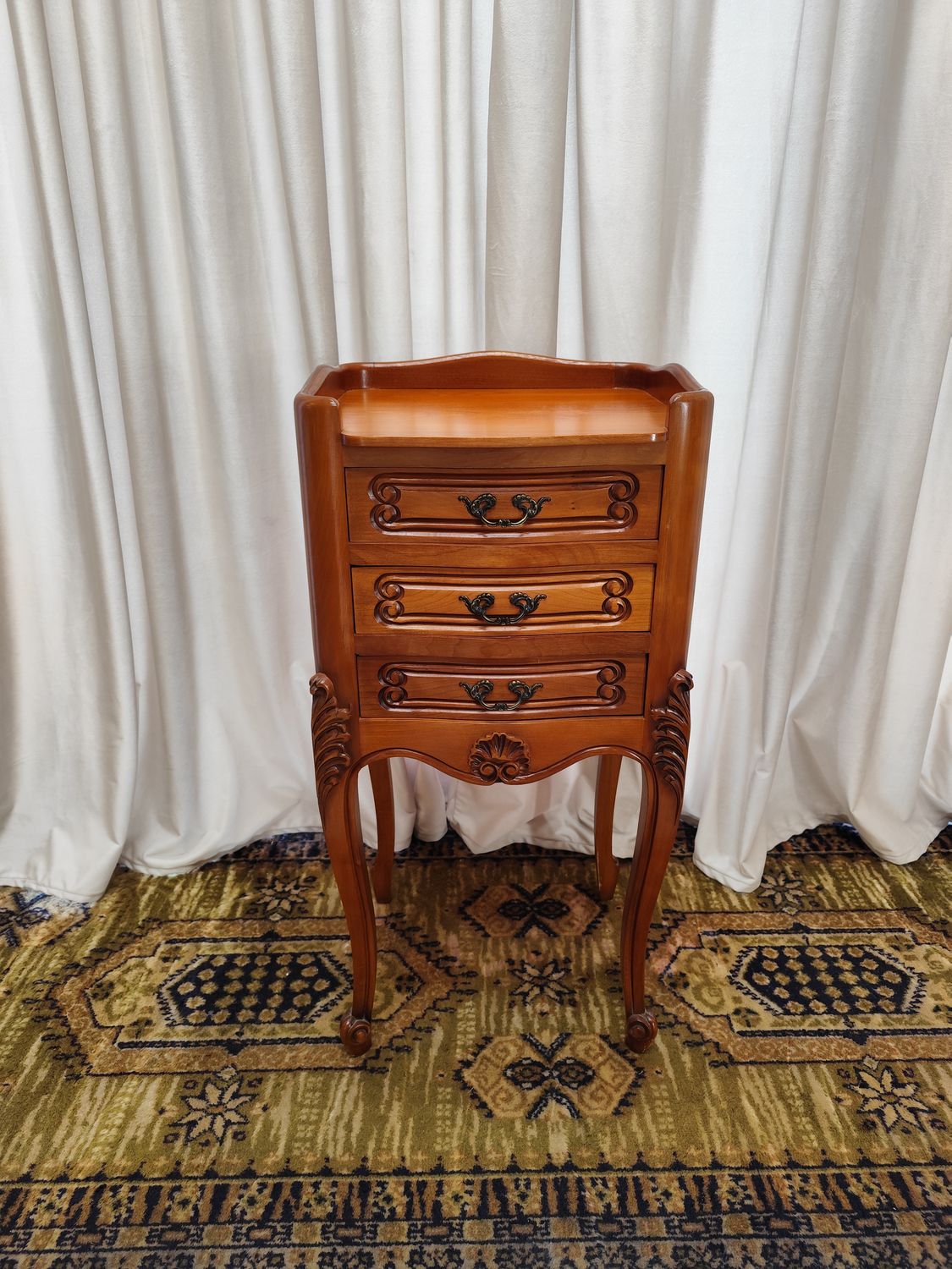 Komodėlė su stalčiukais