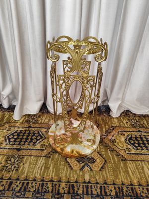 Žalvarinės skėtinė su onikso padu