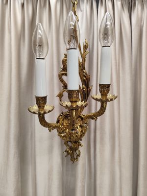 Trijų šakų sieninis šviestuvas