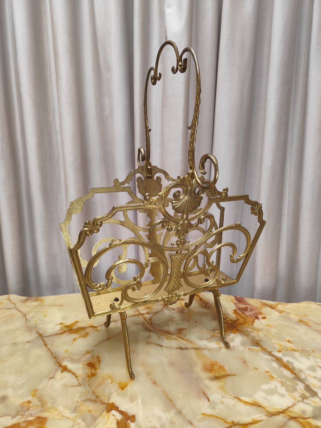 Žalvarinė laikraštinė