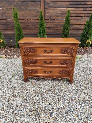 Komoda su stalčiais