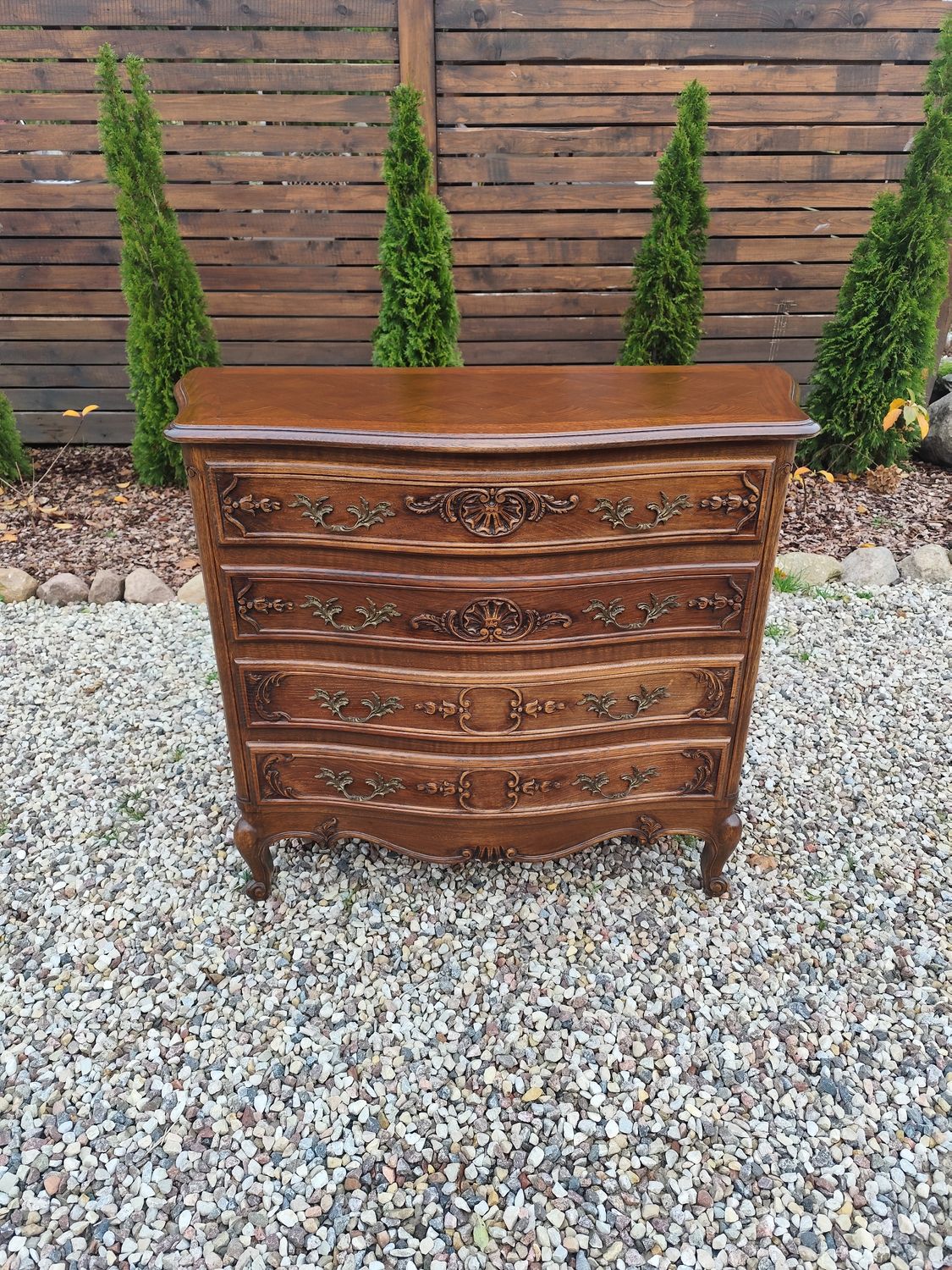 Komoda su stalčiais