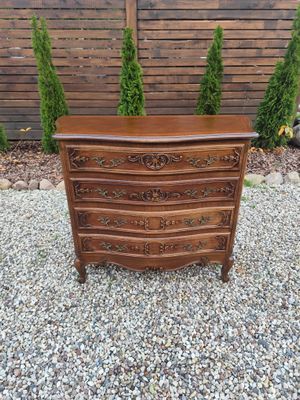 Komoda su stalčiais