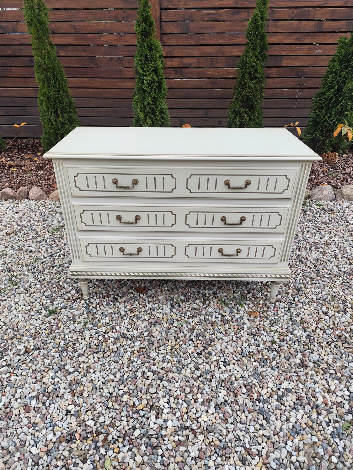 Komoda su stalčiais