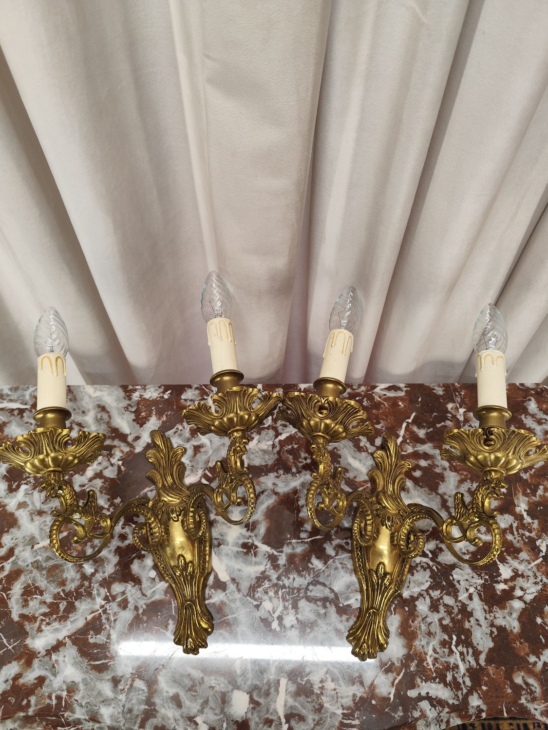 Sieniniai šviestuvai