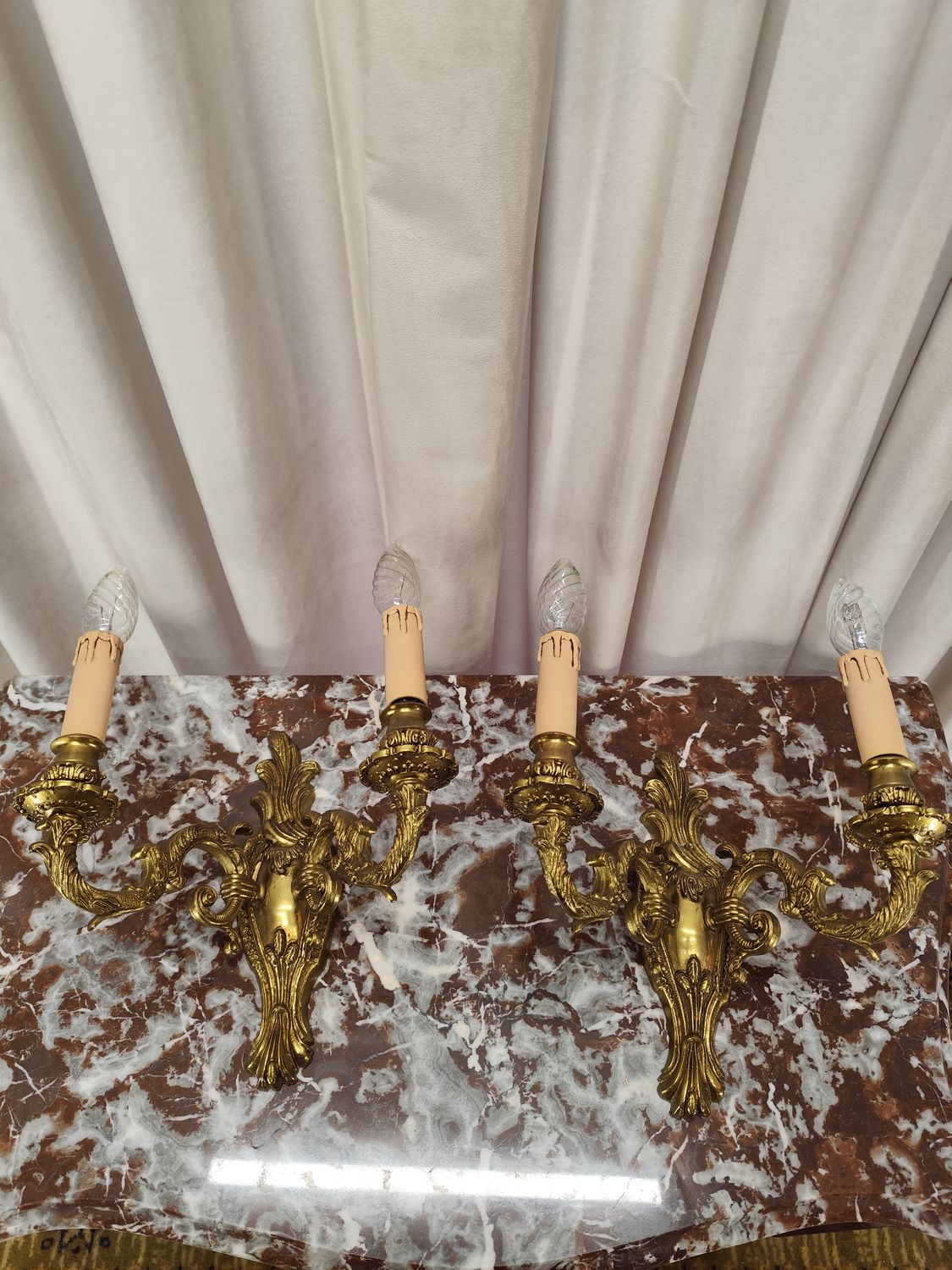 Sieniniai šviestuvai