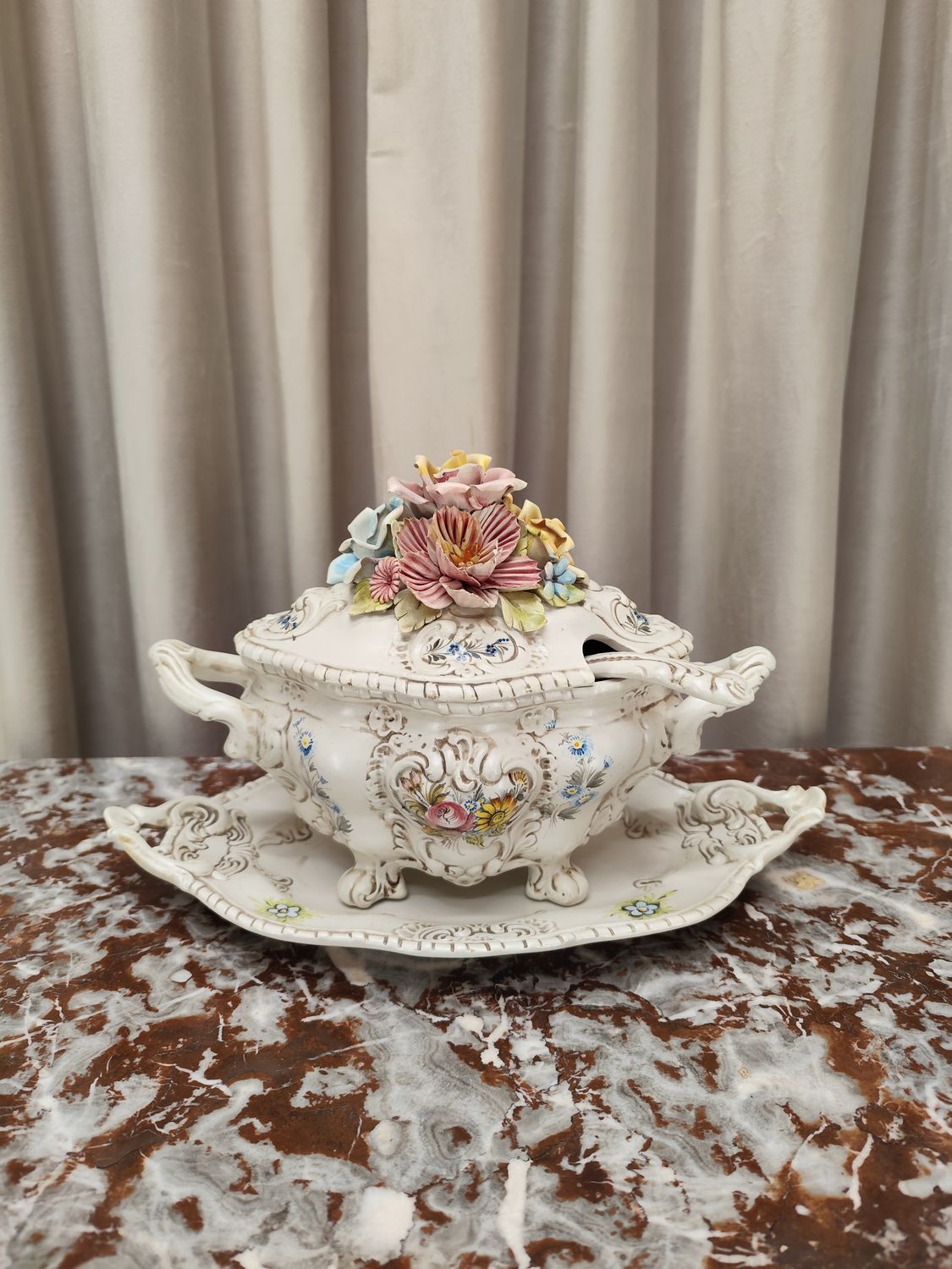 Itališkas V.Bassano indas su lėkšte ir samčiu