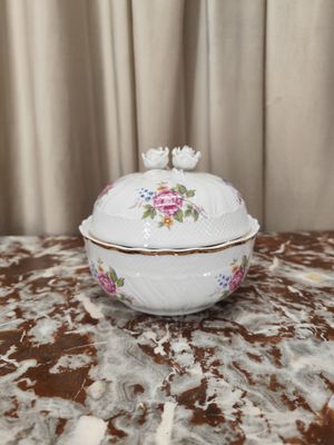 Porcelianinė dėžutė