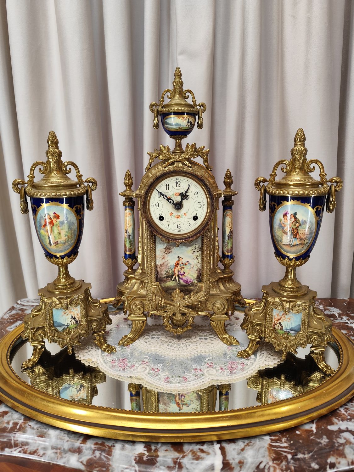 Laikrodžio ir dekoracijų komplektas