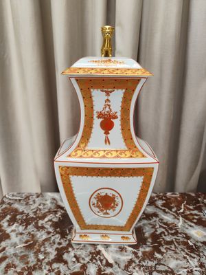 Portugališka "Vista Alegre" vaza su dangčiu