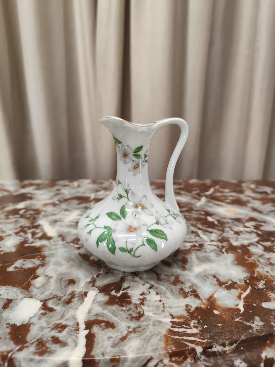 Porcelianinis ąsotėlis